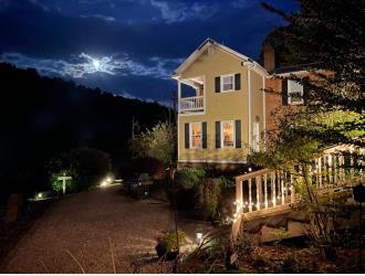 Shenandoah Manor  B&B / Retreat Destination