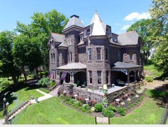 State College Pennsylvania Area Inn for sale
