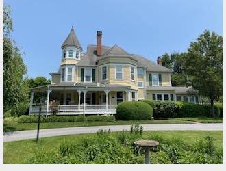 The Oaks Victorian Inn