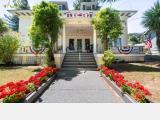 Coos Bay Manor Bed & Breakfast