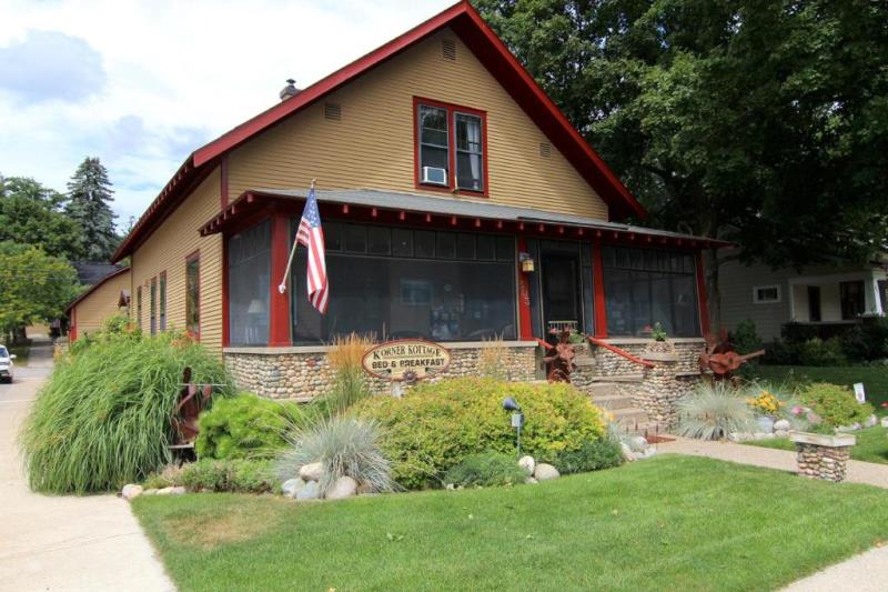 Suttons Bay Michigan Bed and Breakfast FOR SALE Photos