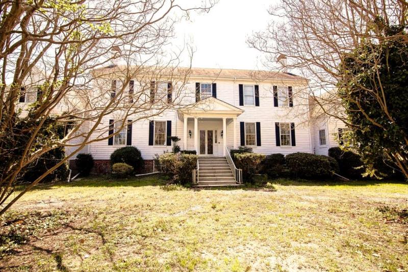 Greenvale Manor Photos