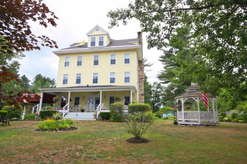 Lakeview Inn, Maine Photos